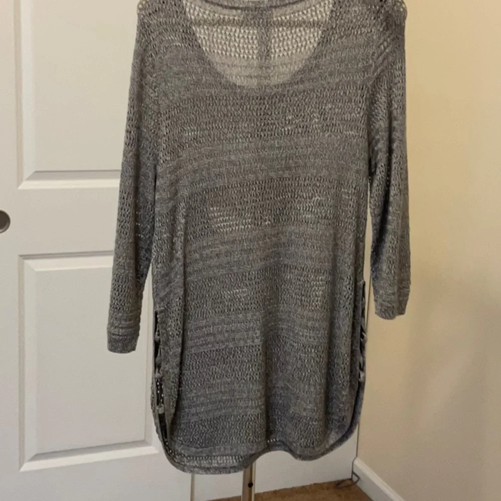 Lon lightweight grey sweater from New York and Company. Never worn. - Picture 2 of 6